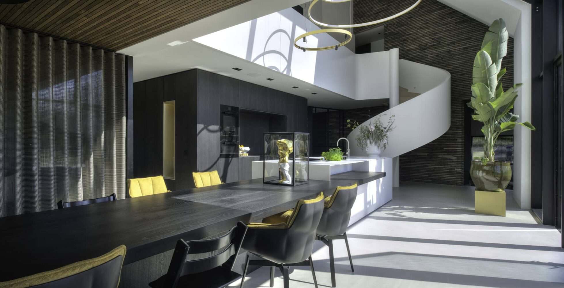 Akoestiek verbeteren woonkamer in moderne villa